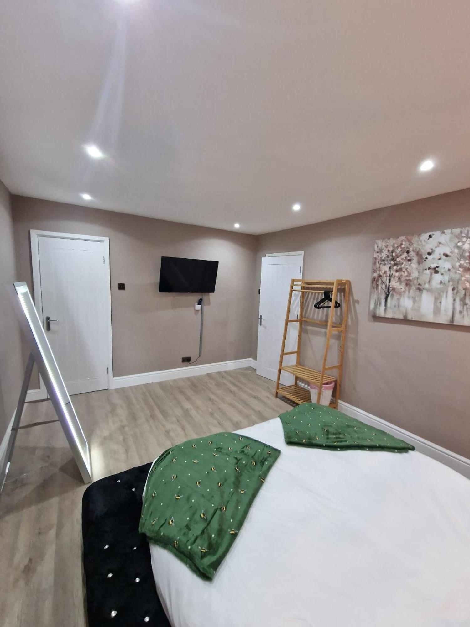 Premier Inn Comfort Mattresses - Sleeps 6 미들턴 외부 사진